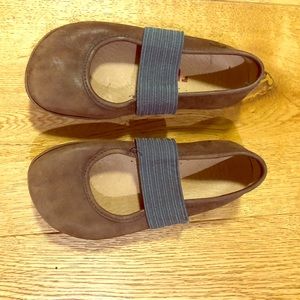 Girls Camper brown leather flats size 26 (9.5 us)